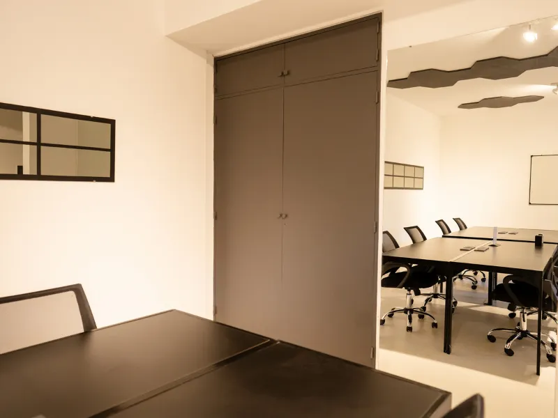 Casa Fader Coworking Oficina privada 12 puestos sala 6 1 11zon