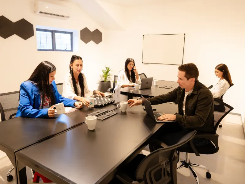 Casa Fader Coworking Oficina privada 12 puestos sala 6 3 11zon