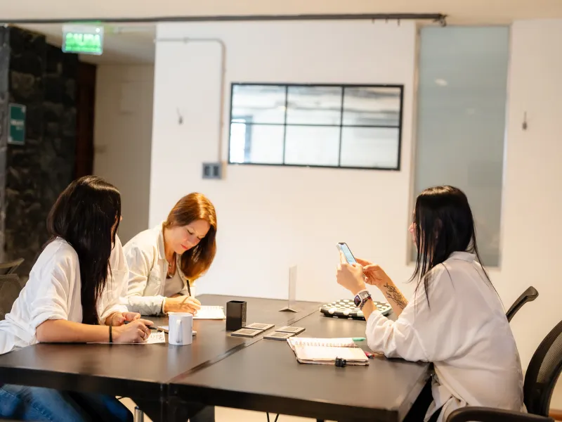 Casa Fader Coworking Oficina privada 32 puestos Salon de eventos 4 11zon