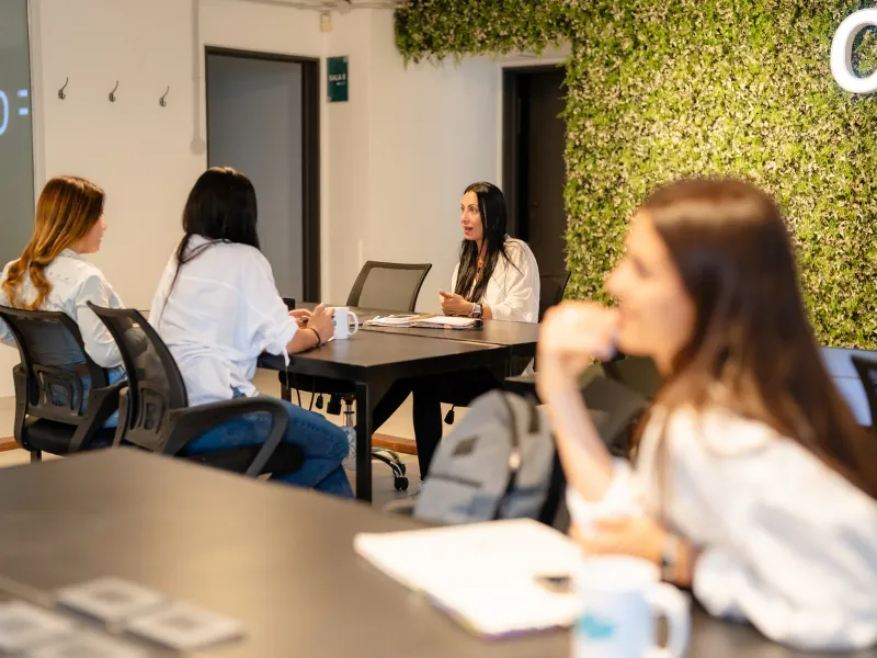 Casa Fader Coworking Oficina privada 32 puestos Salon de eventos 5 11zon