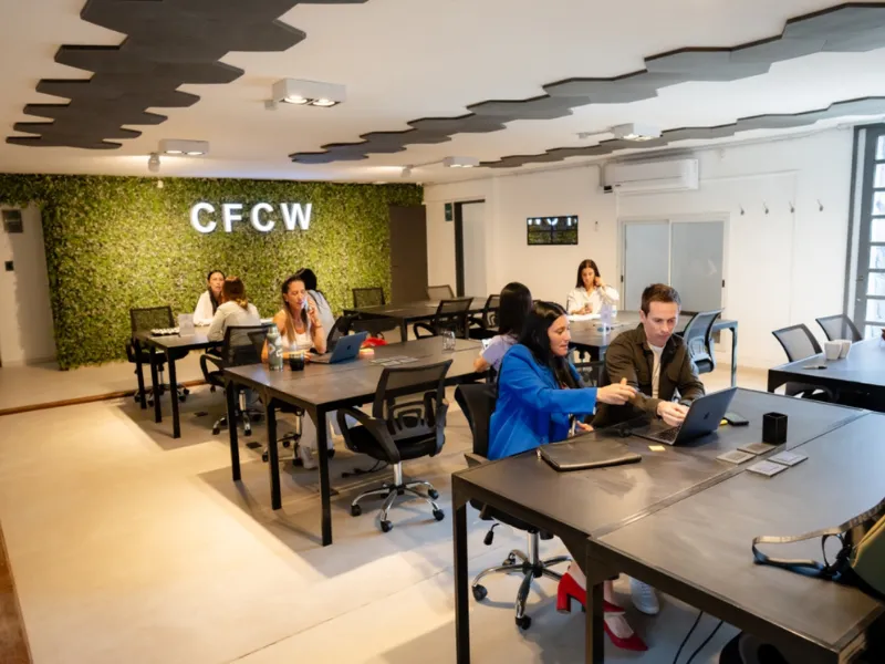 Casa Fader Coworking Oficina privada 32 puestos Salon de eventos 8 11zon