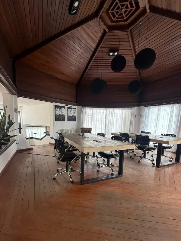 Casa Fader Coworking Puestos individuales en espacios compartidos 5 11zon
